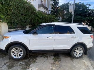 ford-explorer-edition-xlt
