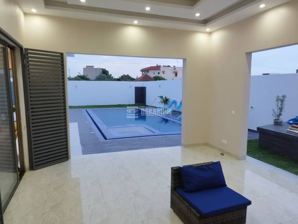 belle-villa-meublee-neuve-5-pieces-a-la-location-a-saly-big-4