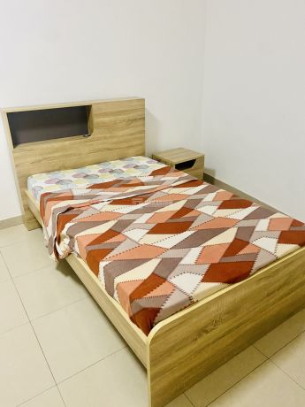 lit-matelas-orthopedique-table-de-nuit-big-0