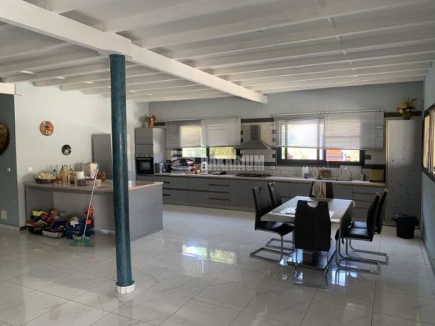 belle-villa-avec-4-appartements-locatifs-separes-a-warang-big-0