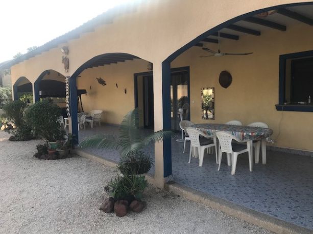 belle-villa-avec-4-appartements-locatifs-separes-a-warang-big-2