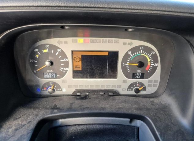 mercedes-actros-1218-grue-hiab-big-4