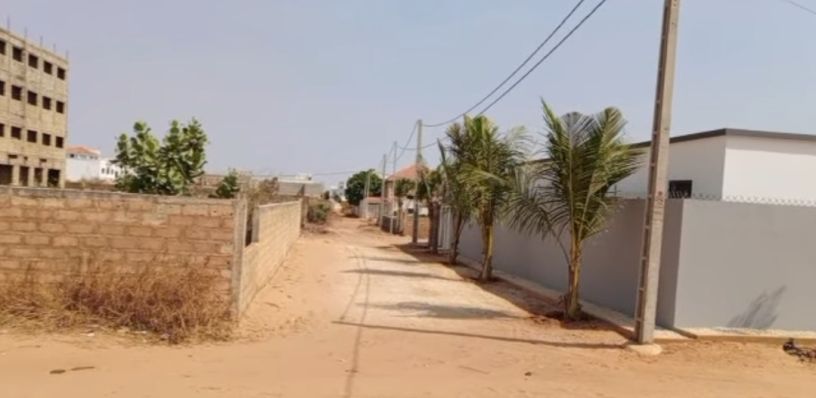 ngaparou-a-vendre-terrain-de-1800m2-big-0