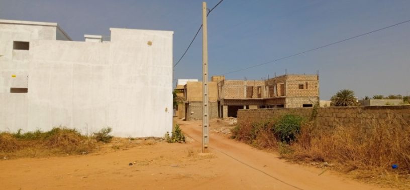 ngaparou-a-vendre-terrain-de-600m2-angle-big-2