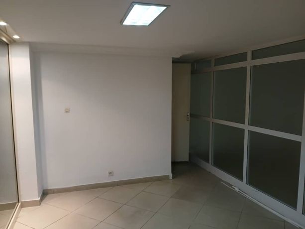 bureaux-et-commerces-a-louer-au-plateau-big-0