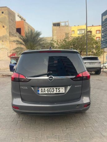 opel-zafira-2016-big-3