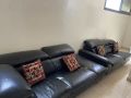 canape-noir-en-cuir-doccasion-3-places-tres-bon-etat-small-0