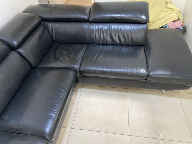 canape-noir-en-cuir-doccasion-3-places-tres-bon-etat-big-2