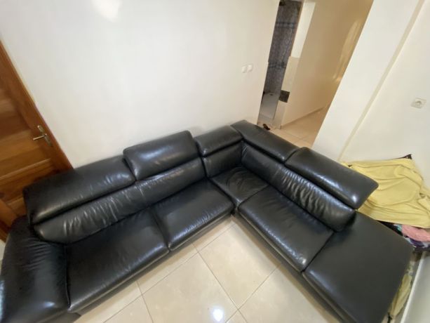 canape-noir-en-cuir-doccasion-3-places-tres-bon-etat-big-1