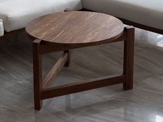 lit-frigo-tele-coiffeuse-table-basse