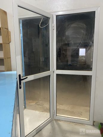 portes-en-aluminium-une-glissante-et-une-a-poignee-big-0