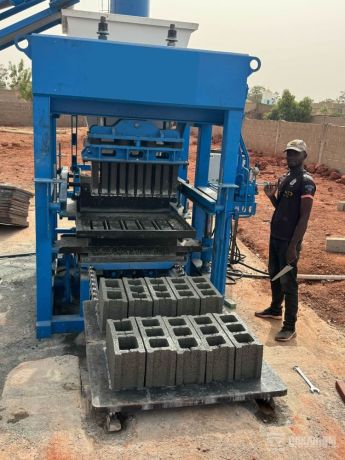 pondeuse-de-parpaing-machine-a-parpaing-semi-automatique-ott31sa-big-3