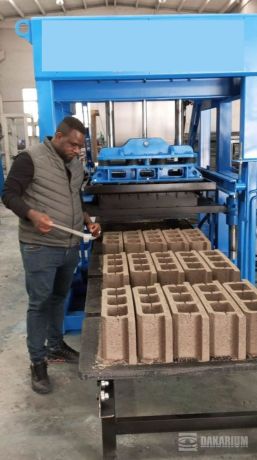 pondeuse-de-parpaing-machine-a-parpaing-semi-automatique-ott31sa-big-4