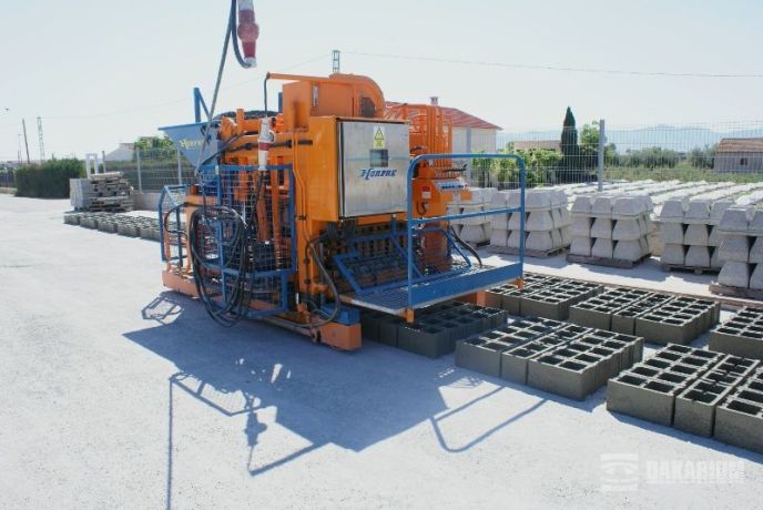 pondeuse-mobile-de-parpaing-brique-pave-ott41sa-big-0