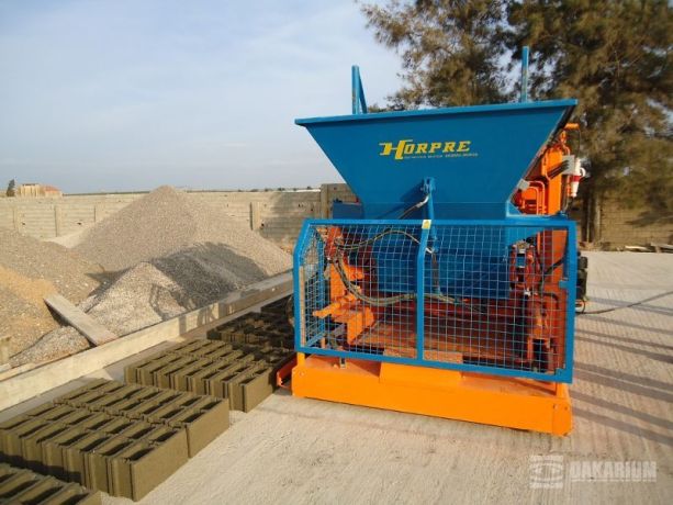 pondeuse-mobile-de-parpaing-brique-pave-ott41sa-big-3