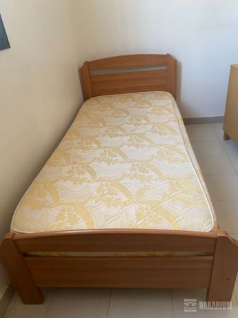 lit-1-place-avec-une-table-de-chevet-big-3