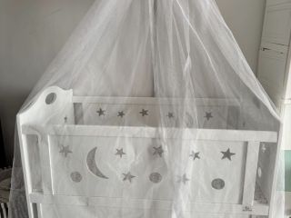 berceau-bebe-avec-moustiquaire-et-tiroir