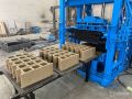 machine-a-parpaing-pave-semi-automatique-ott41sa-small-0