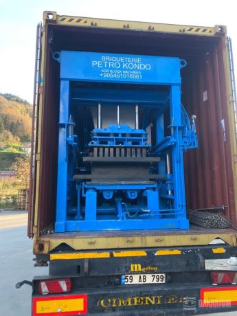 machine-a-parpaing-pave-semi-automatique-ott41sa-big-1