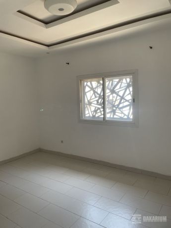 espace-de-plus-de-1500m2-et-un-hangar-de-500-m2-a-louer-a-camberene-premiere-position-big-0